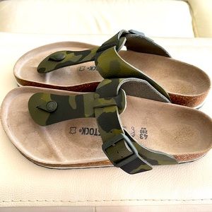 Birkenstock man’s size 10M flip flops New